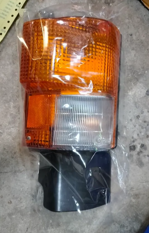 [THL] - ไฟมุม RH (T) ตาเหลี่ยม MITSUBISHI FN527