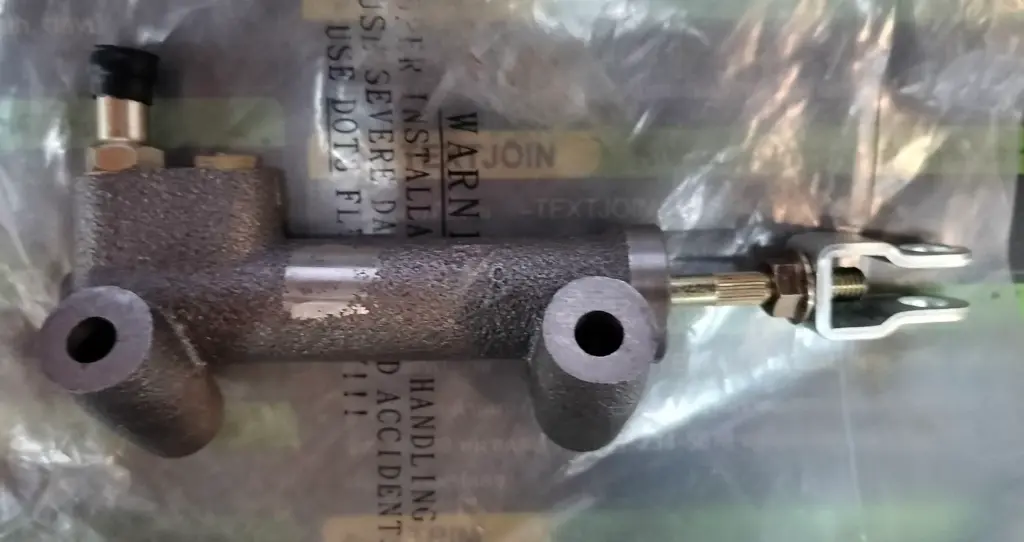 [BENECO] - แม่ปั๊มคลัทช์บน 5/8" MITSUBISHI L300, STRADA 4WD, PAJERO 96