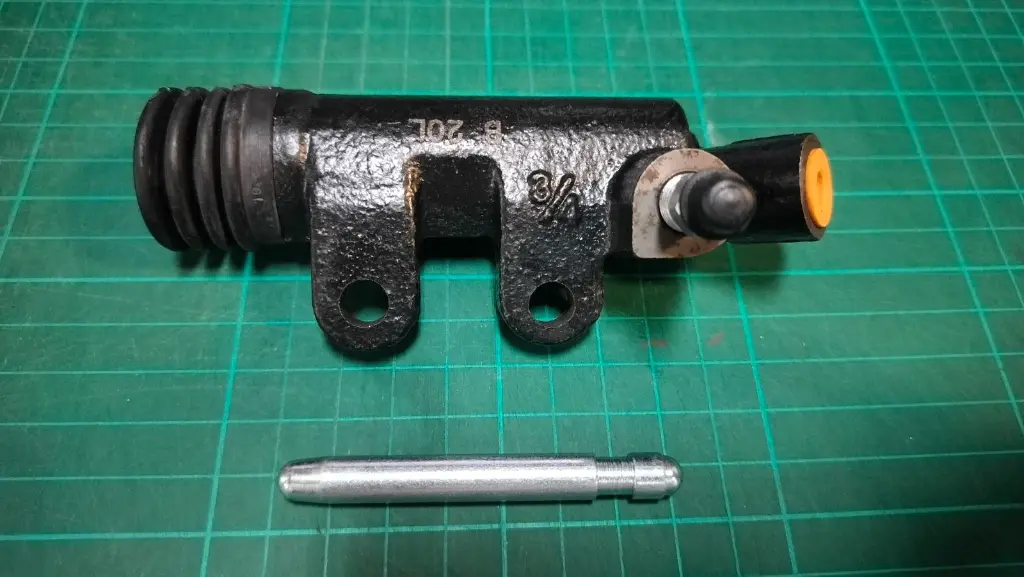 [BOC] - แม่ปั๊มคลัทช์ล่าง 3/4" TOYOTA COMMUTER KDH200