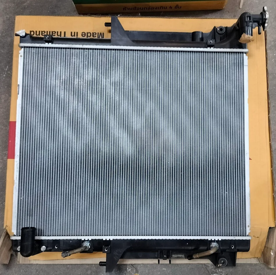 [DENSO] - หม้อน้ำ MITSUBISHI PAJERO 08-12, TRITON 05-11 3.0, 3.2 (AT)