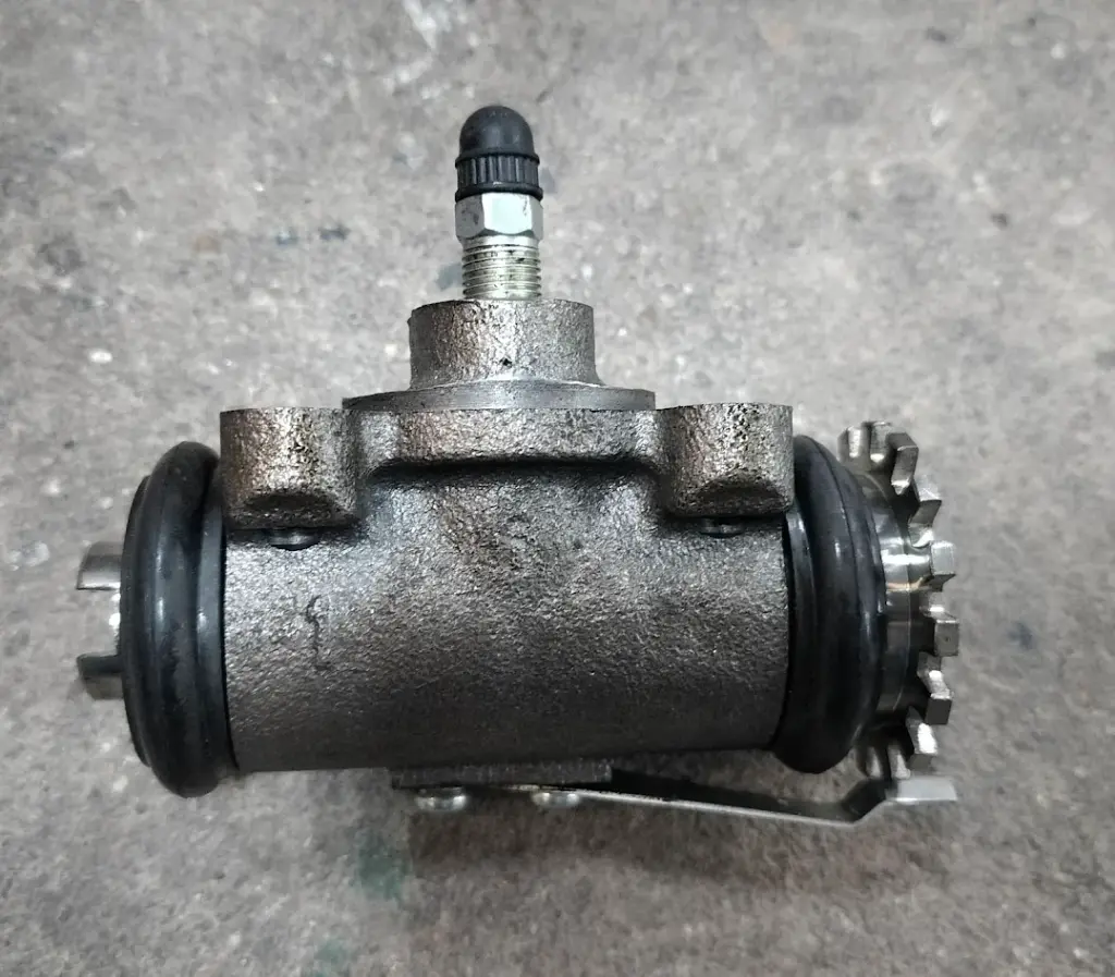 [BENECO] - กระบอกเบรค RLU 1" มีไล่ลม ISUZU S250, KS21