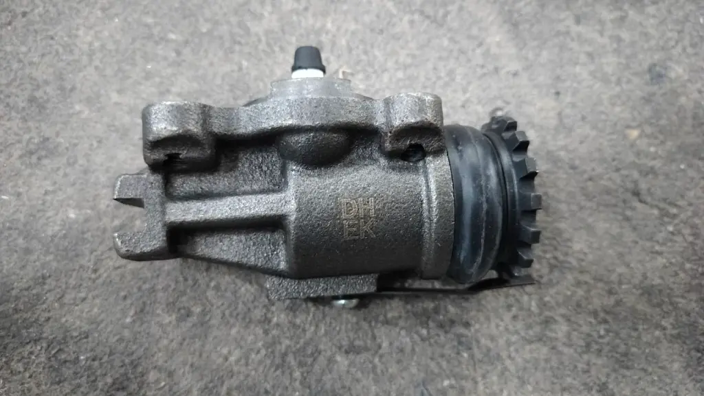 [DoongHwa] - กระบอกเบรค FL 1-1/8" มีไล่ลม ISUZU S250,KS21