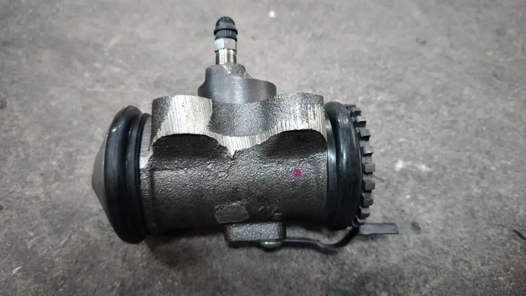 [BENECO] - กระบอกเบรค RRU 1-1/2" มีไล่ลม ISUZU SBR