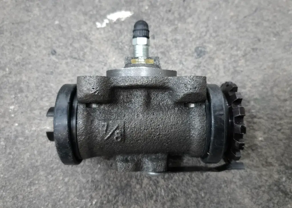 [BENECO] - กระบอกเบรค RLU 7/8" มีไล่ลม ISUZU S250,NKR 4ล้อ