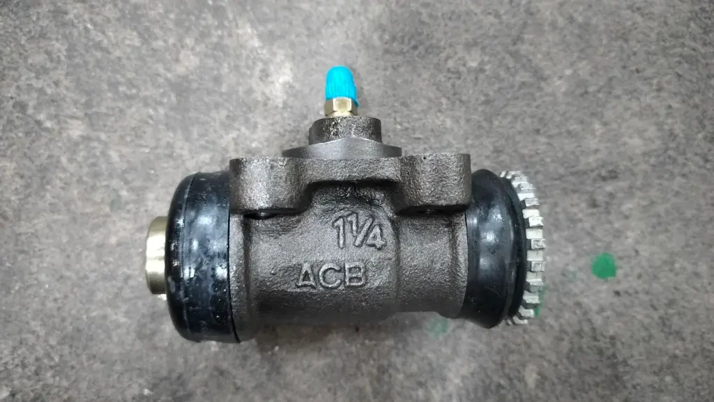 [ACB] - กระบอกเบรค FRU 1-1/4" มีไล่ลม TOYOTA DYNA BU20 6ล้อ