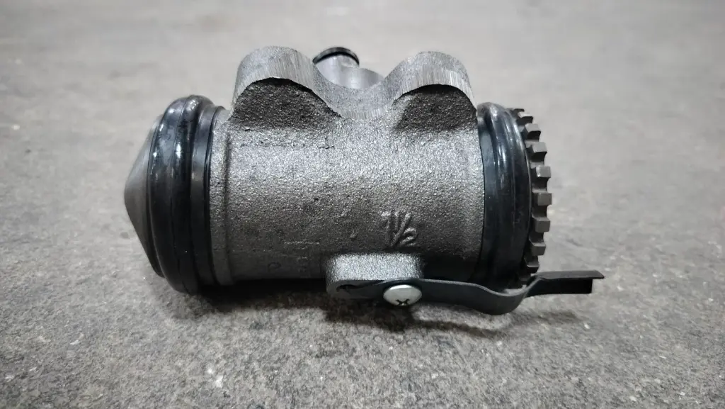 [BENECO] - กระบอกเบรค RRL 1-1/2" ไม่มีไล่ลม ISUZU SBR