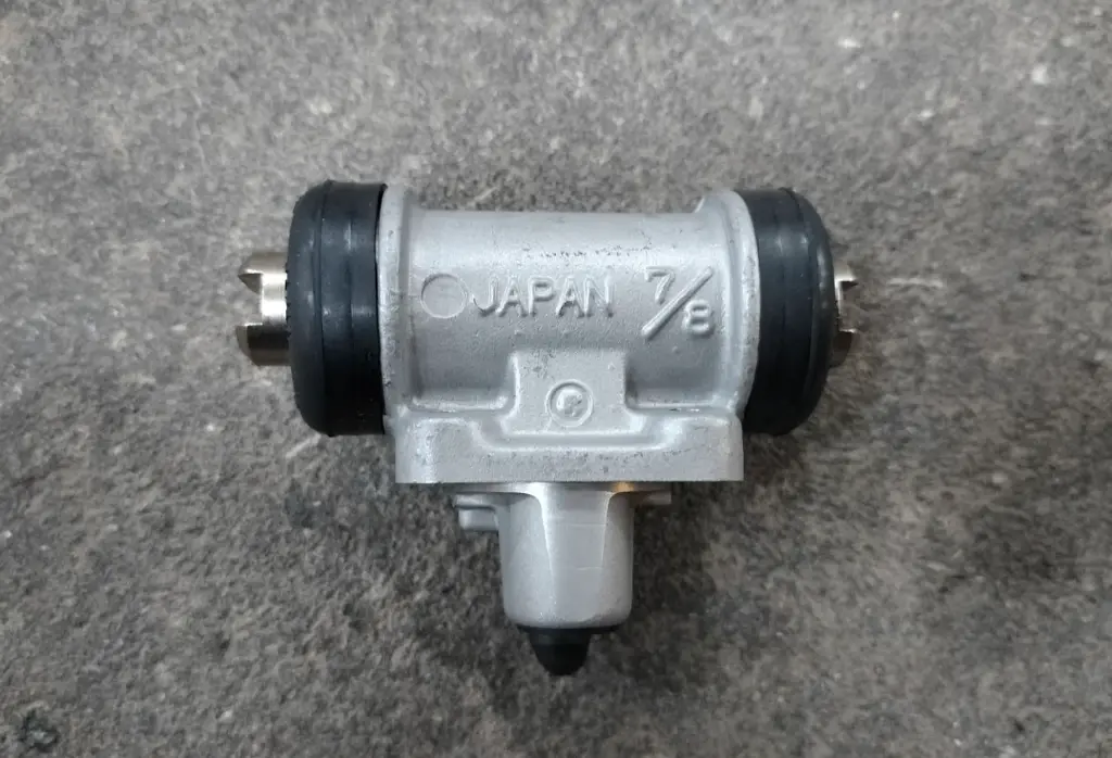 [แท้] - กระบอกเบรคหลัง  7/8" NISSAN NAVARA D40 07-13 