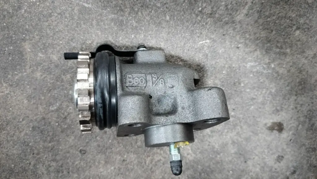 [BOC] - กระบอกเบรค FL 1-3/8" มีไล่ลม MITSUBISHI FN527