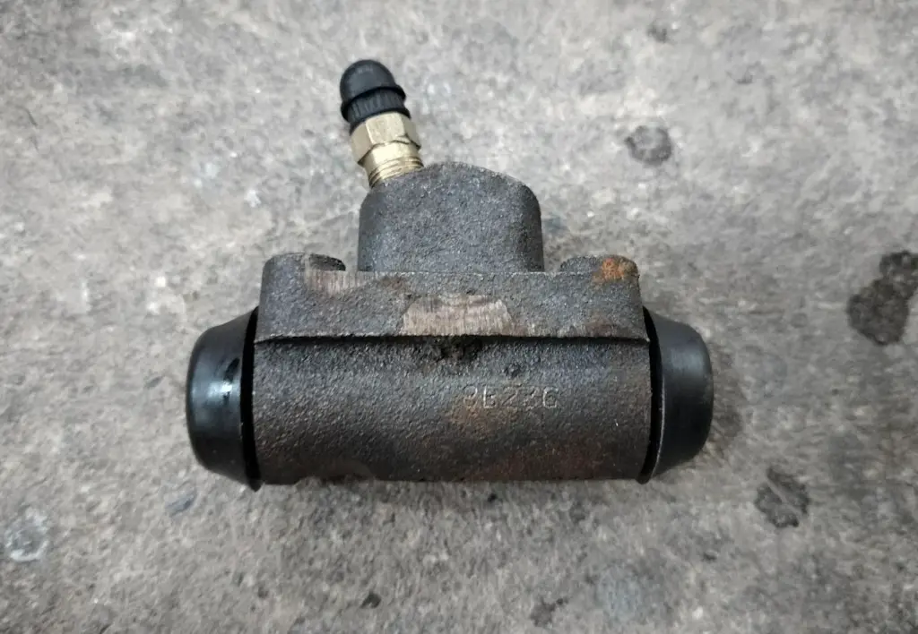 [BENECO] - กระบอกเบรค RR 11/16" มีไล่ลม MAZDA MAGNUM