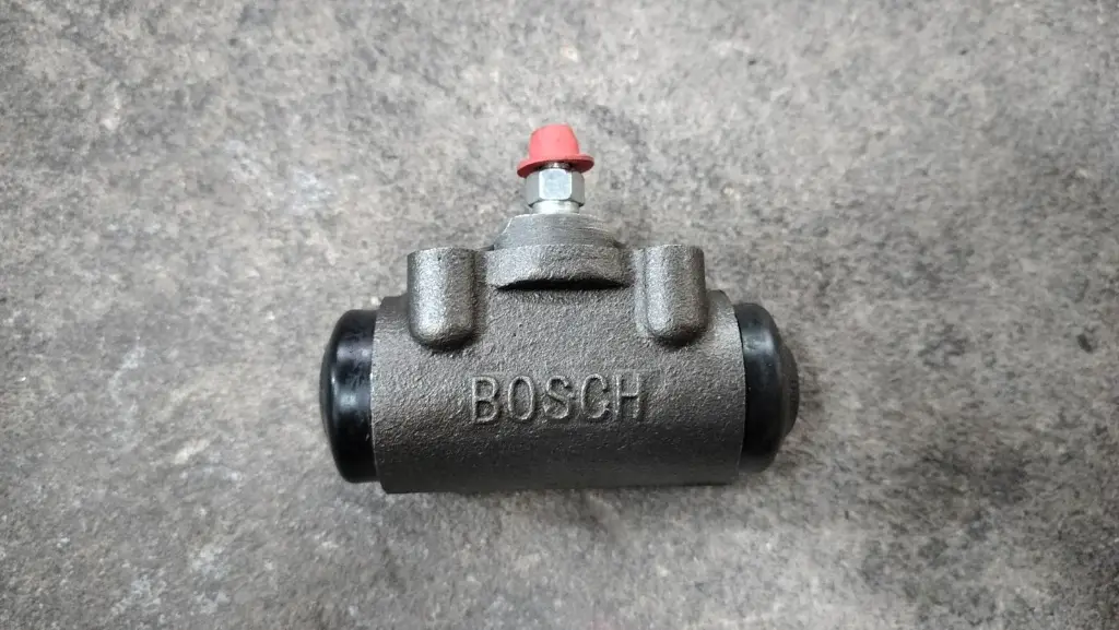 [BOSCH] - กระบอกเบรคหลัง TOYOTA COMMUTER 05 (7/8") (มีไล่ลม)