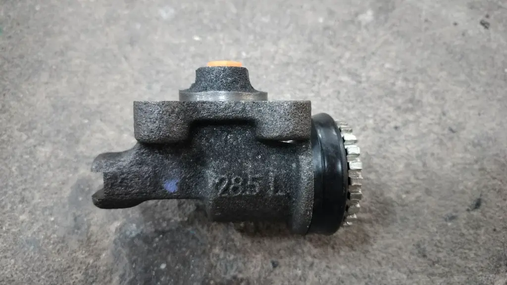 [BENECO] - กระบอกเบรค FLL 1-1/8" ไม่มีไล่ลม TOYOTA DYNA BU60 6ล้อ
