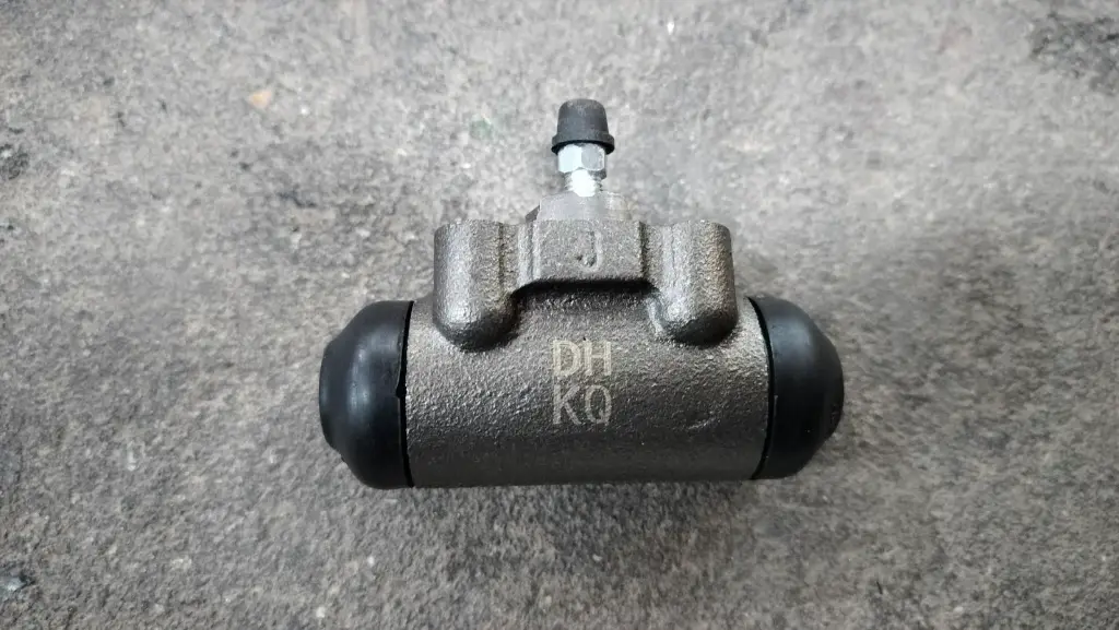 [DoongHwa] - กระบอกเบรคหลัง TOYOTA KE20-30 (3/4") (มีไล่ลม)