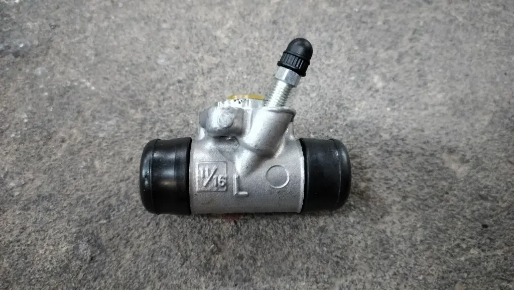[Beneco] - กระบอกเบรค RL 11/16" มีไล่ลม TOYOTA ALTIS 02, VIOS 03-06