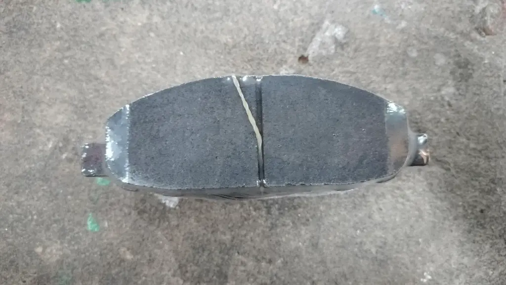 [TRW] - ผ้าเบรคหน้า NISSAN URVAN E25, E26 04-12 (UTEC)