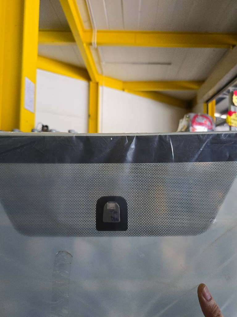 [AGC] - กระจกหน้า 2ชั้น ISUZU D-MAX 16-19, MU-X 16-19 (แป้นเล็ก) (แป้นVIGO) (แป้นอยู่กลางไข่ปลา)