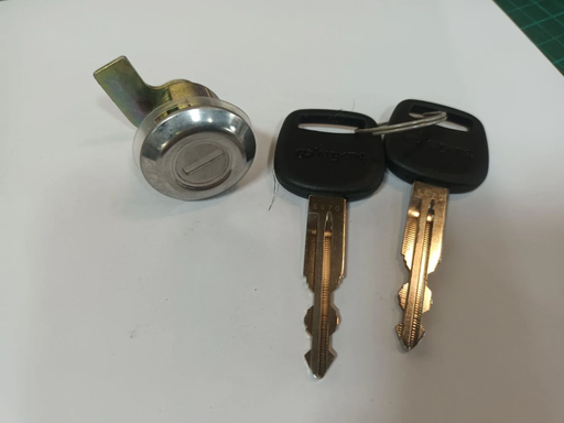 [YF-08001] [Yauyoung] - กุญแจฝาถัง TOYOTA MTX