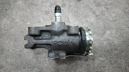 [I-1035B] [BENECO] - กระบอกเบรค FR 1-1/8" มีไล่ลม ISUZU S250, KS21