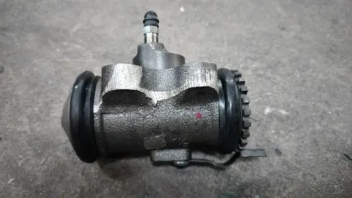 [I-1125B] [BENECO] - กระบอกเบรค RRU 1-1/2" มีไล่ลม ISUZU SBR