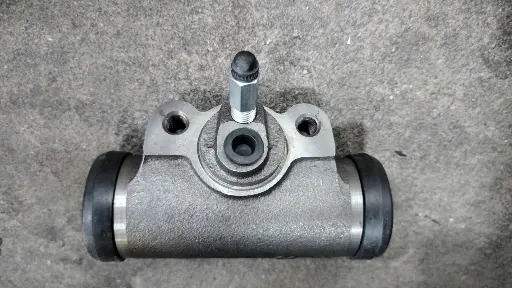 [I-1142B] [BENECO] - กระบอกเบรคหลัง ISUZU ROCKY FXZ (มีไล่ลม) (44mm)