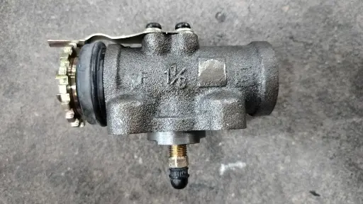 [M-1094] [BENECO] - กระบอกเบรคหลัง 1-1/8" มีไล่ลม MITSUBISHI FE449