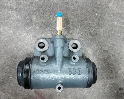 [1-47600-684-0(KYOWA)] [KYOWA] - กระบอกเบรคหลัง มีไล่ลม ISUZU ROCKY 240HP (53.5mm)