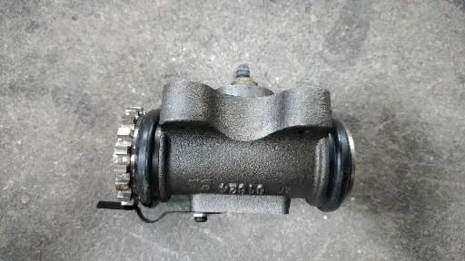 [M-1133B] [BENECO] - กระบอกเบรค RRU 1-1/2" มีไล่ลม MITSUBISHI FUSO FN527