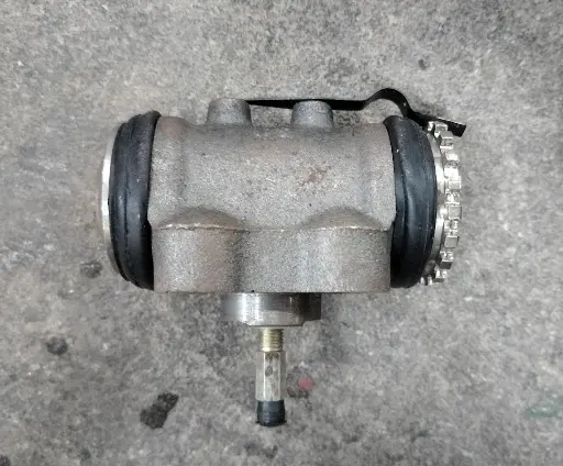 [47550-1930(Miyaco)] [Miyaco] - กระบอกเบรค RRU 1-7/16" มีไล่ลม HINO FC2W