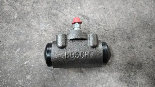 [0 986 AB8 008] [BOSCH] - กระบอกเบรคหลัง TOYOTA COMMUTER 05 (7/8") (มีไล่ลม)