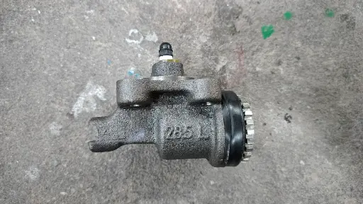 [T-1147] [BENECO] - กระบอกเบรค FLU 1-1/8" มีไล่ลม TOYOTA DYNA BU60 6ล้อ