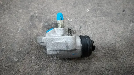 [41100-B9600] [ACB] - กระบอกเบรค FRU 1" มีไล่ลม NISSAN 620, J15