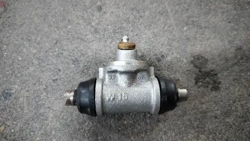 [3297] [TW] - กระบอกเบรค 11/16" มีไล่ลม NISSAN CHERRY, PULSAR, SANNY
